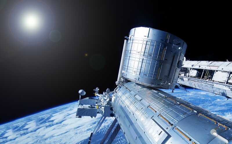 Микрогравитация направляет эволюцию бактерий и фагов по другому пути