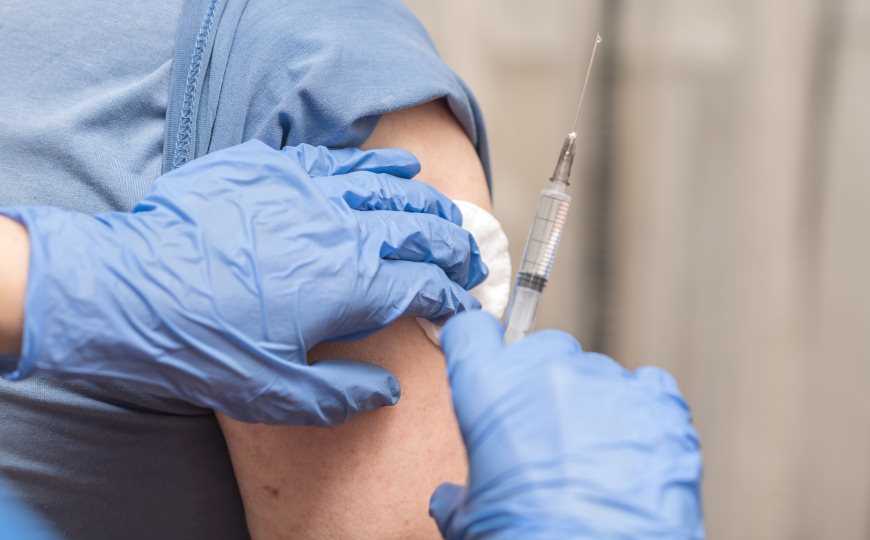 Вакцинация против коронавируса предотвратила почти 20 млн смертей во всем мире